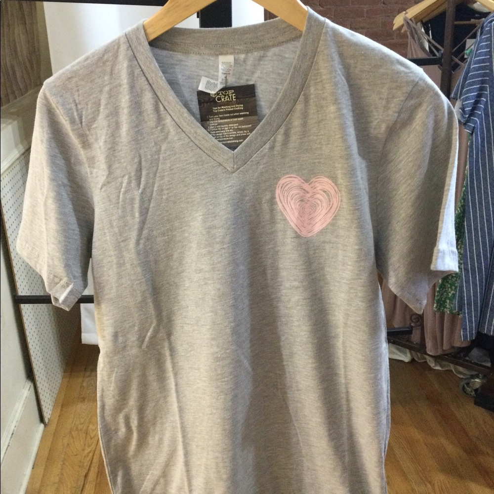 NWT Heart vneck tee